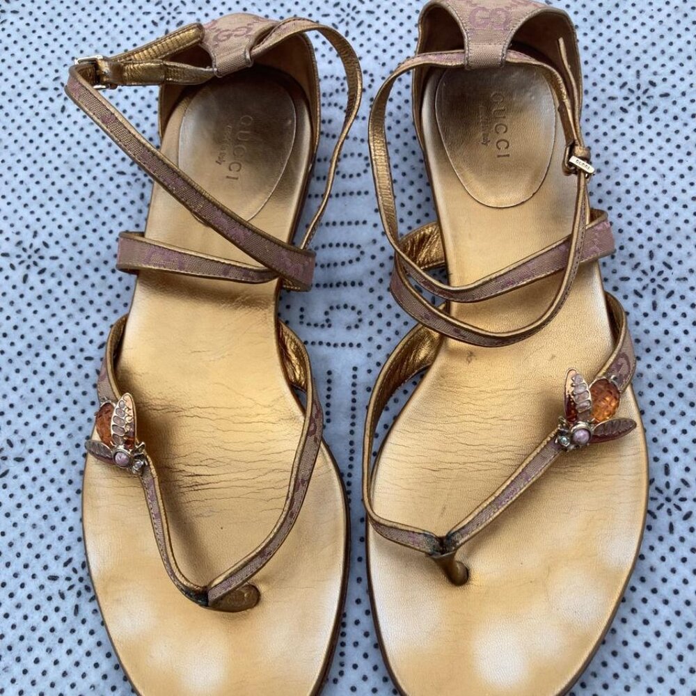 GUCCI Women Shoes Gold Leather Bumblebee Thong Sandal Size 8.5